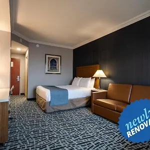 Monte Carlo Toronto West Hotel
